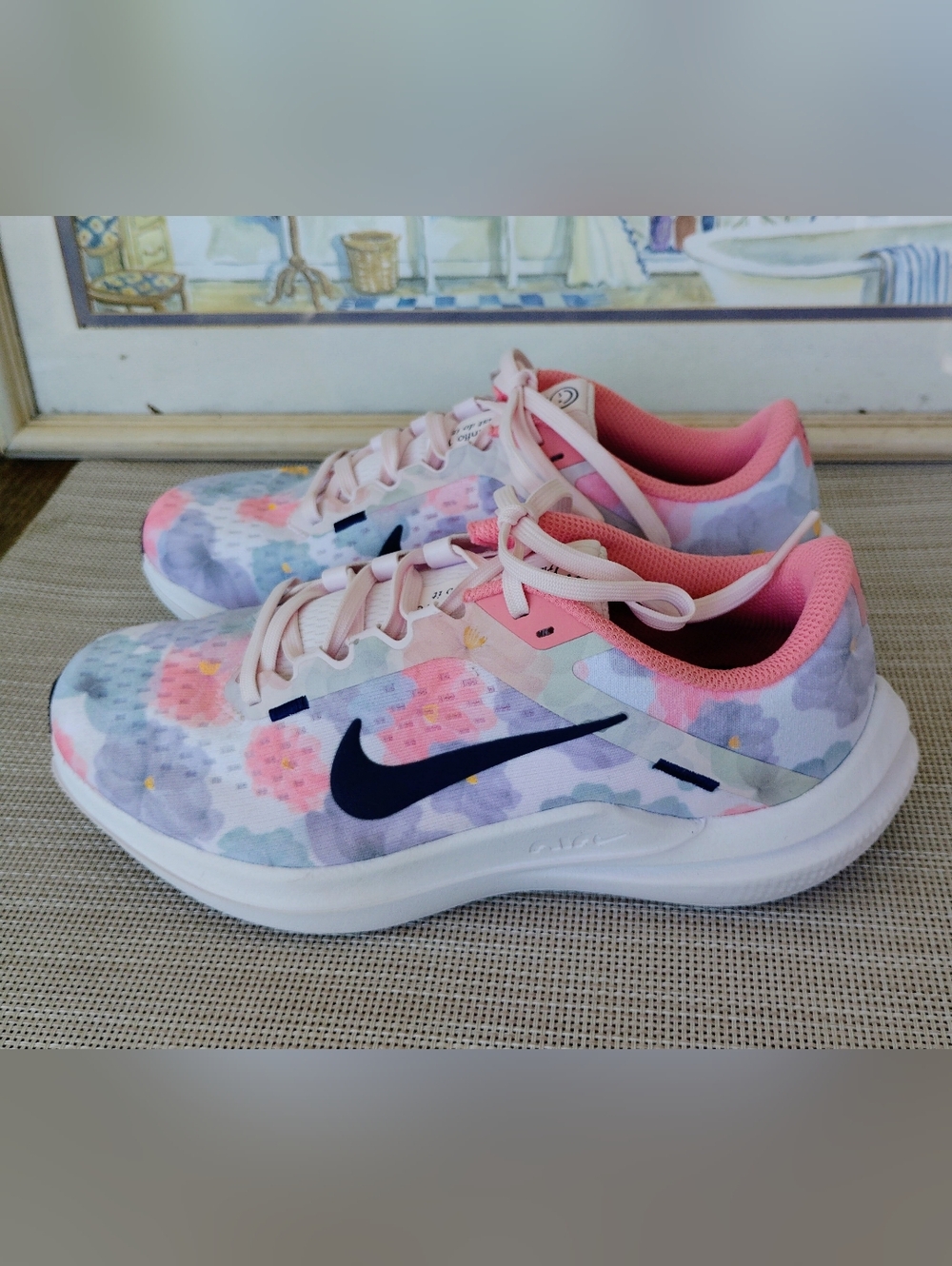 Nike "Winflo 10 PRM" Synthetic Watercolor/Pastel Floral Running Shoes. Size 6.